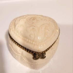 Vintage Off White/Cream Heart Shaped Trinket Box EUC